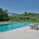 Drallos Luxury - Private Heated Pool & Sleeps 15, By Zantewize *