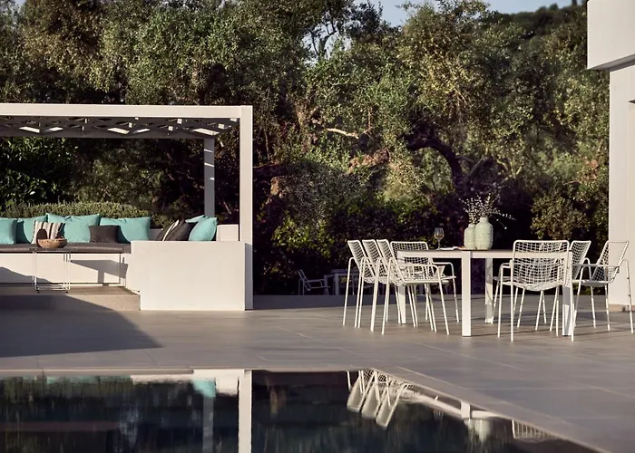 Вилла Drallos Luxury - Private Heated Pool & Large Groups, By Zantewize *