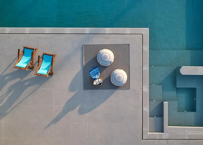 Drallos Luxury - Private Heated Pool & Large Groups, By Zantewize