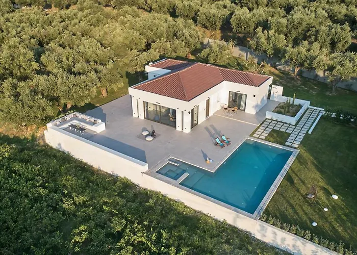 Drallos Luxury - Private Heated Pool & Large Groups, By Zantewize Вилла Аликанас