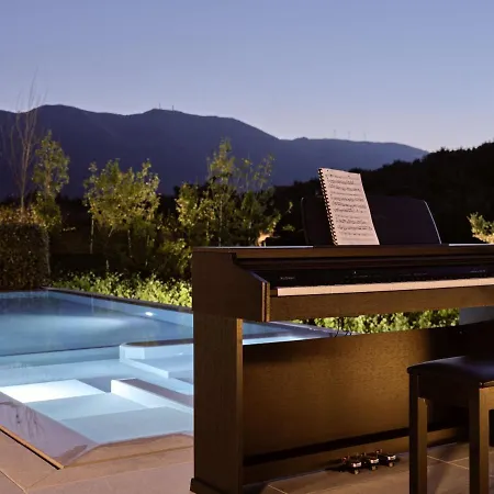 Drallos Luxury - Private Heated Pool & Sleeps 15, By Zantewize Willa