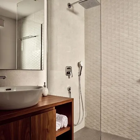Drallos Luxury - Private Heated Pool & Sleeps 15, By Zantewize