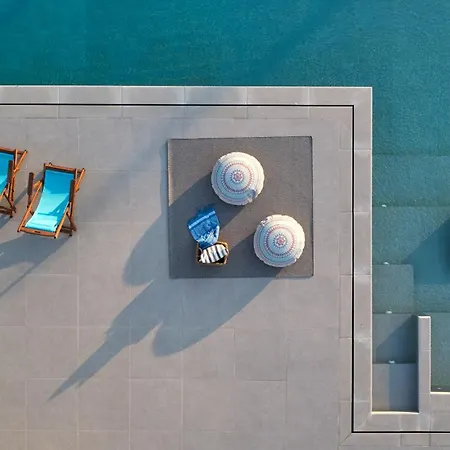 Drallos Luxury - Private Heated Pool & Sleeps 15, By Zantewize