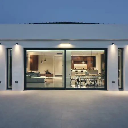 Drallos Luxury - Private Heated Pool & Sleeps 15, By Zantewize Alykanas (Zakynthos)