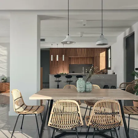 Drallos Luxury - Private Heated Pool & Large Groups, By Zantewize Villa