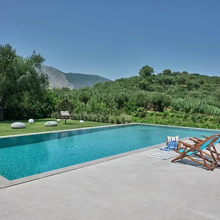 Drallos Luxury - Private Heated Pool & Sleeps 15, By Zantewize *