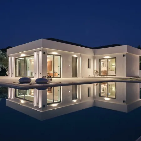 Drallos Luxury - Private Heated Pool & Sleeps 15, By Zantewize * Alykanas (Zakynthos)