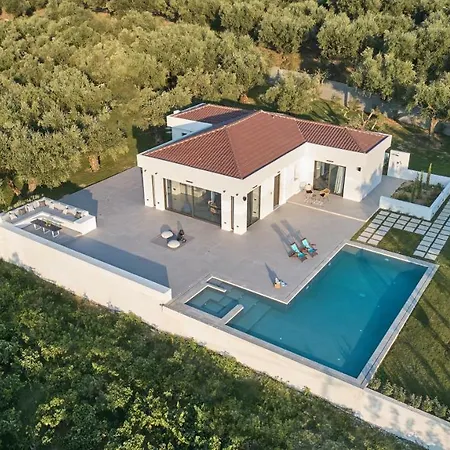 Drallos Luxury - Private Heated Pool & Sleeps 15, By Zantewize Willa Alykanas (Zakynthos)