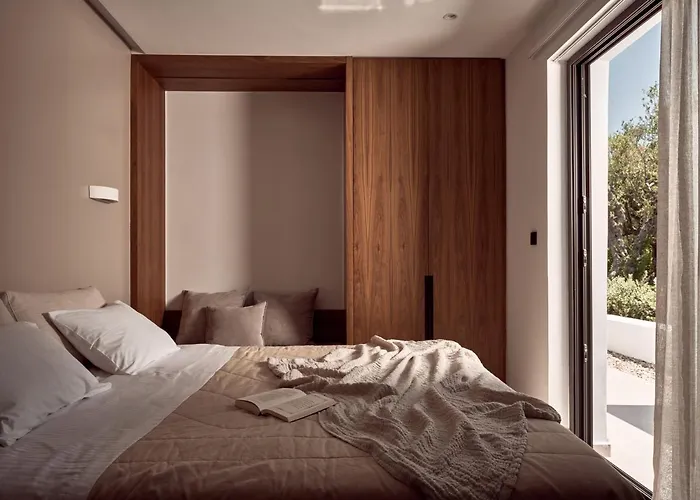 Villa Drallos Luxury - Private Heated Pool & Large Groups, By Zantewize *