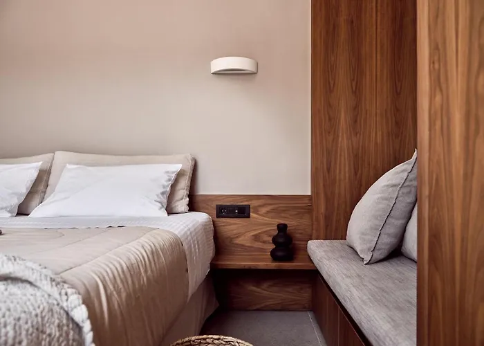 Villa Drallos Luxury - Private Heated Pool & Large Groups, By Zantewize