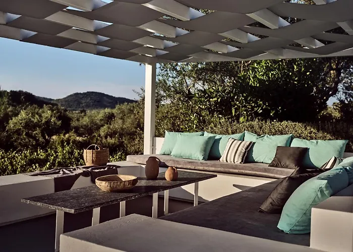 Villa Drallos Luxury - Private Heated Pool & Large Groups, By Zantewize