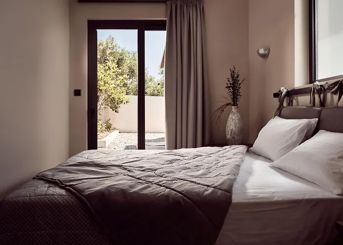 Drallos Luxury - Private Heated Pool & Large Groups, By Zantewize Villa *
