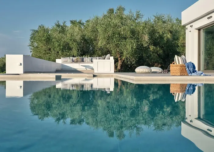 Drallos Luxury - Private Heated Pool & Large Groups, By Zantewize