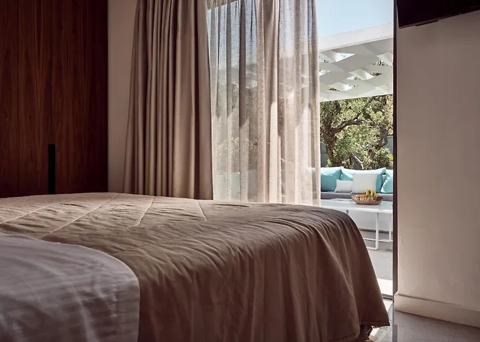Drallos Luxury - Private Heated Pool & Large Groups, By Zantewize Villa