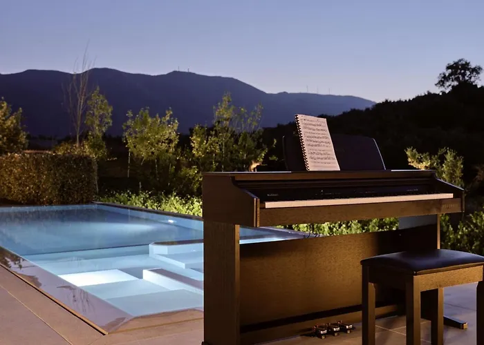 Drallos Luxury - Private Heated Pool & Large Groups, By Zantewize Villa