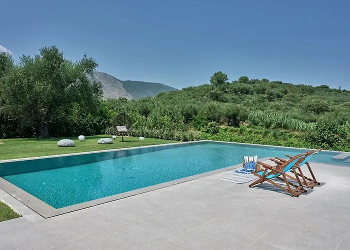 Drallos Luxury - Private Heated Pool & Large Groups, By Zantewize *